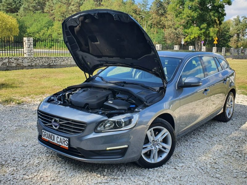 Volvo V60 2.0 D4 190KM # Momentum # NAVI # BiXenon # Skóra # Pełna Dokumentacja I (2010-2018)