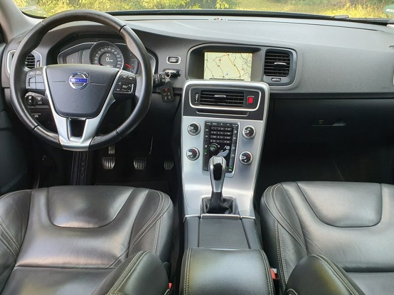 Volvo V60 2.0 D4 190KM # Momentum # NAVI # BiXenon # Skóra # Pełna Dokumentacja I (2010-2018)