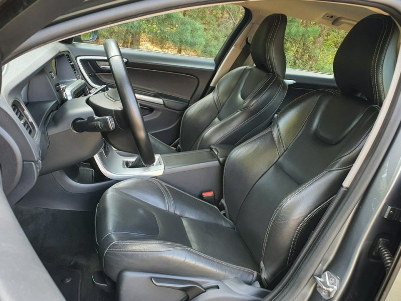 Volvo V60 2.0 D4 190KM # Momentum # NAVI # BiXenon # Skóra # Pełna Dokumentacja I (2010-2018)