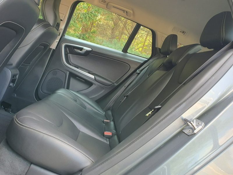 Volvo V60 2.0 D4 190KM # Momentum # NAVI # BiXenon # Skóra # Pełna Dokumentacja I (2010-2018)