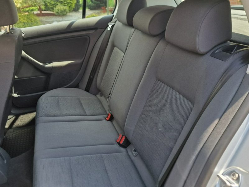 Volkswagen Golf (Nr. 123) 1.4 benzyna, klima, niski przebieg V (2003-2008)