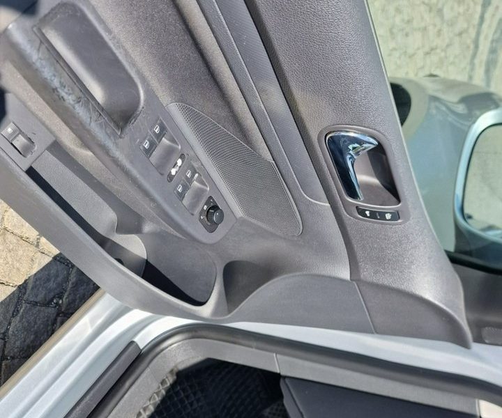Volkswagen Golf (Nr. 123) 1.4 benzyna, klima, niski przebieg V (2003-2008)