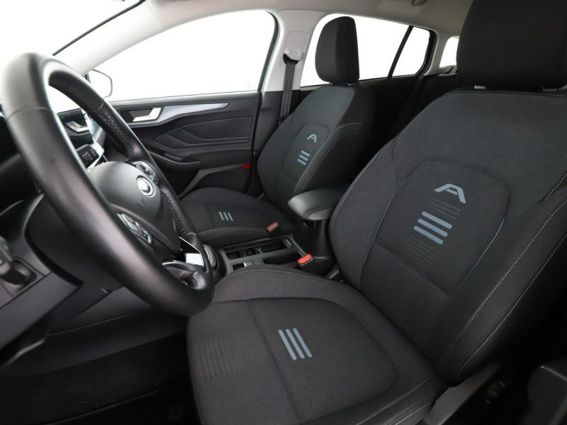 Ford Focus automat mHEV full LED virtual cocpit navi klima auto Mk4 (2018-)