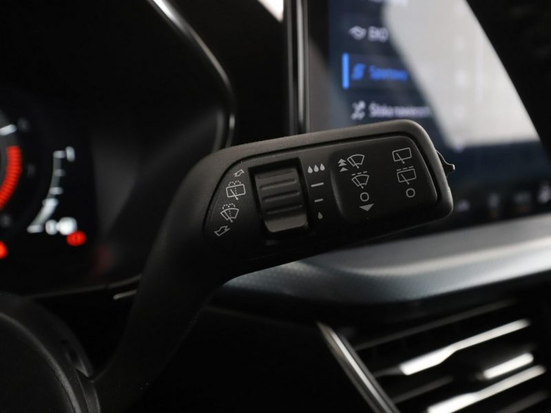 Ford Focus automat mHEV full LED virtual cocpit navi klima auto Mk4 (2018-)