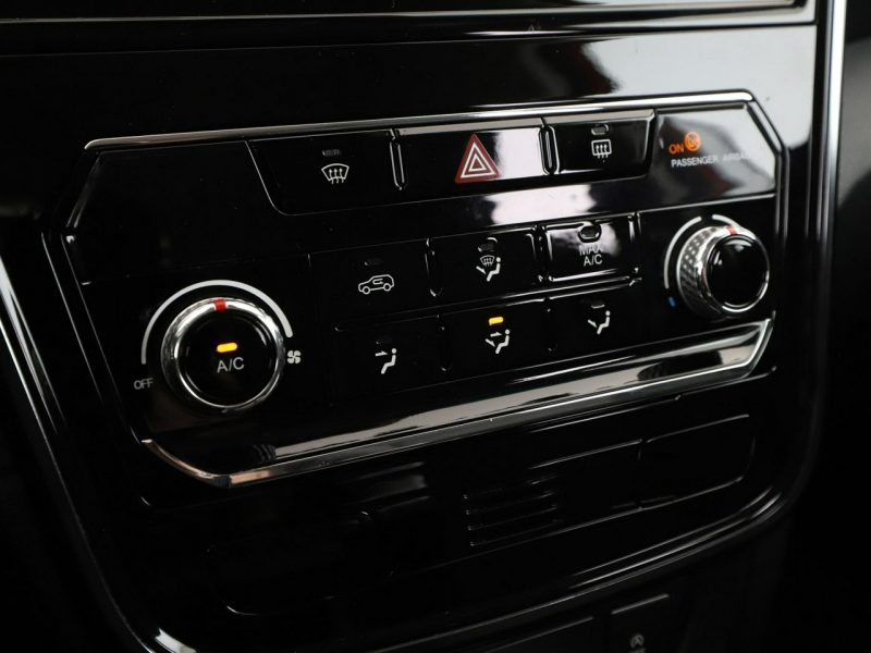 SsangYong Tivoli Historia serwisowa Klimatyzacja Czujniki parkowania El. szyby Bluetoot
