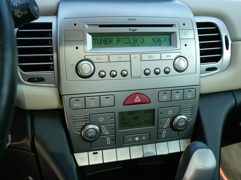 Lancia Ypsilon 1.4 16V 95KM Platino Automat Panorama -2xKlimatr -1 Wł od 8 lat III (2003-2011)