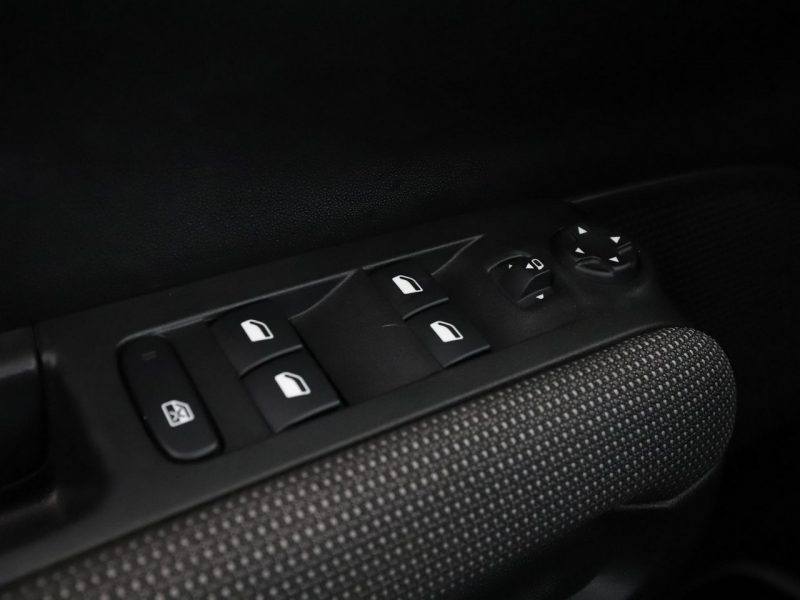 Citroen C3 Aircross PDC hak klima auto tempomat navi bluetooth