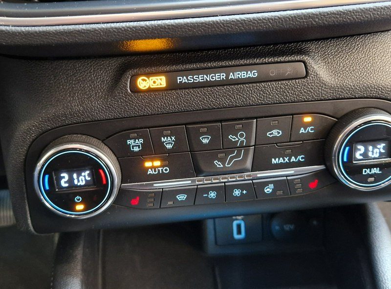 Ford Focus ZOBACZ OPIS !! W PODANEJ CENIE MOŻLIWA ROCZNA GWARANCJA !!! Mk4 (2018-)