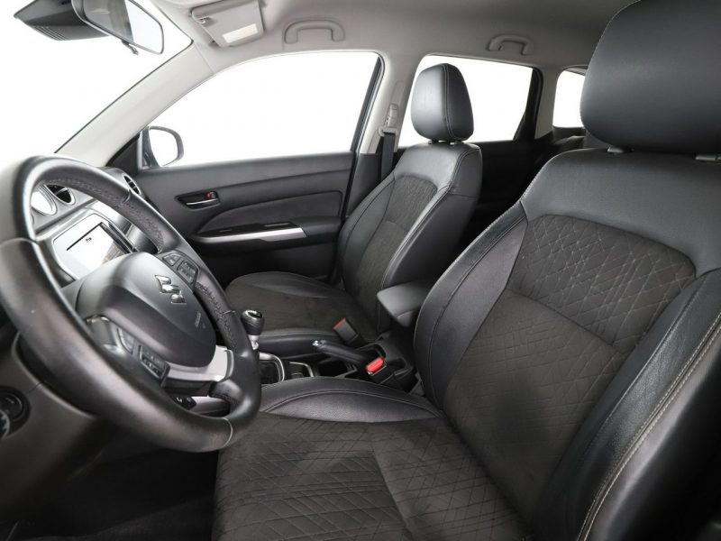 Suzuki Vitara navi klima auto grzane fotele kamera czujniki parkowania półskóra II (2015-2019)