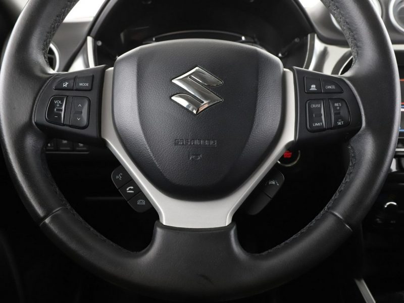 Suzuki Vitara navi klima auto grzane fotele kamera czujniki parkowania półskóra II (2015-2019)