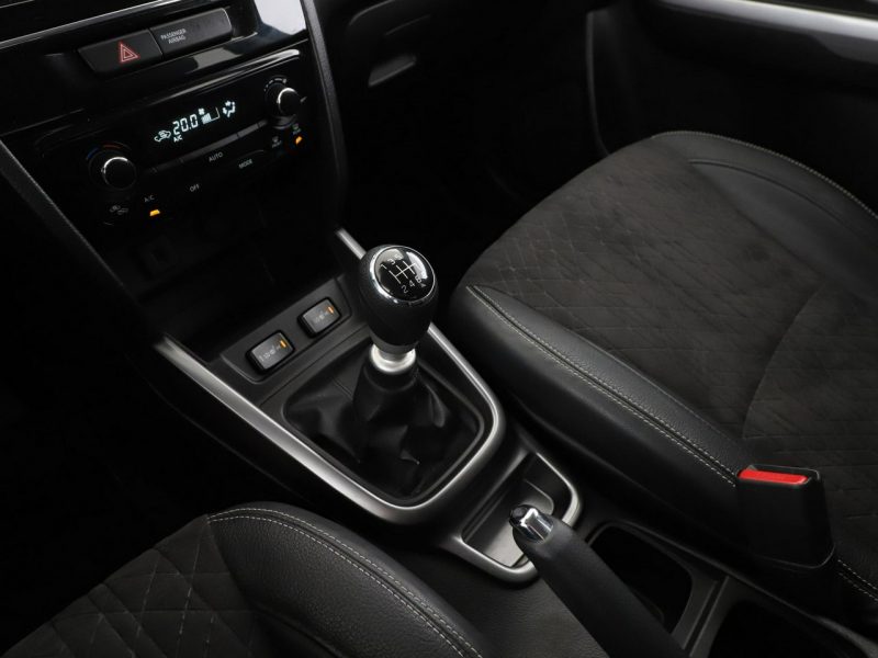 Suzuki Vitara navi klima auto grzane fotele kamera czujniki parkowania półskóra II (2015-2019)