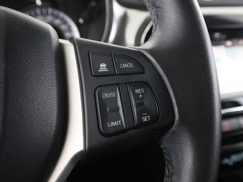 Suzuki Vitara navi klima auto grzane fotele kamera czujniki parkowania półskóra II (2015-2019)
