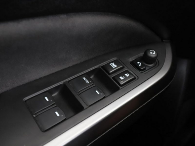 Suzuki Vitara navi klima auto grzane fotele kamera czujniki parkowania półskóra II (2015-2019)