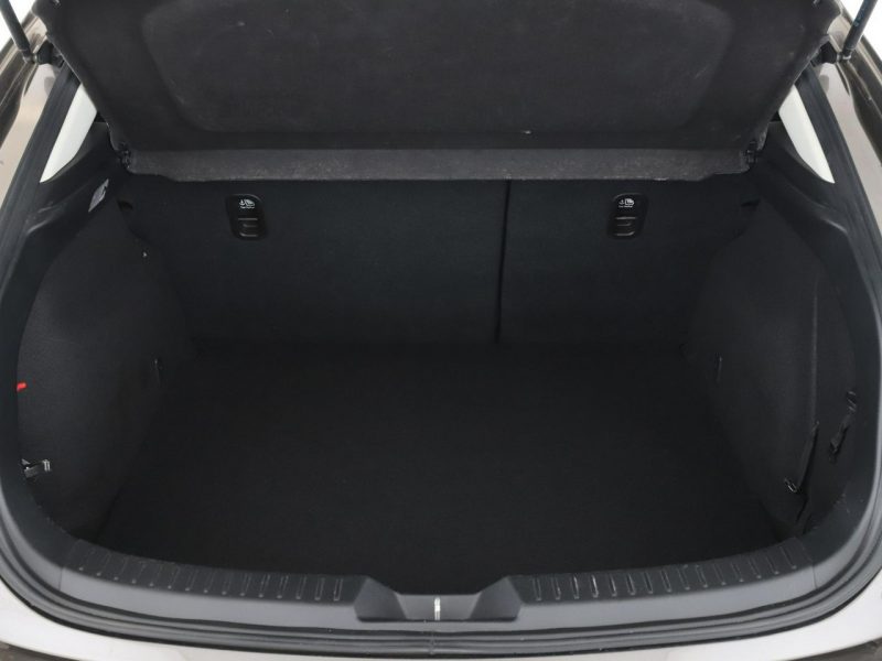 Mazda 3 klima auto tempomat kamera cofania czujniki grzane fotele nav blth III (2013-)