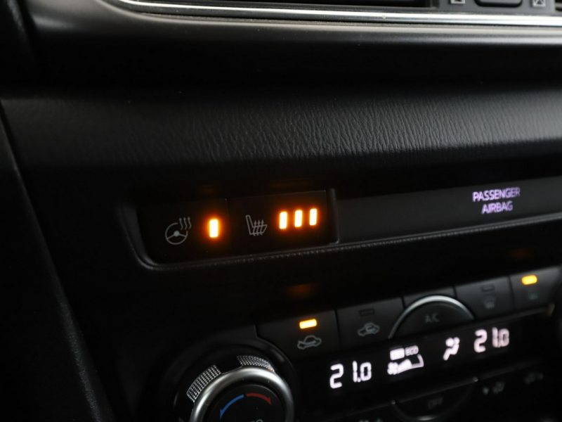 Mazda 3 klima auto tempomat kamera cofania czujniki grzane fotele nav blth III (2013-)