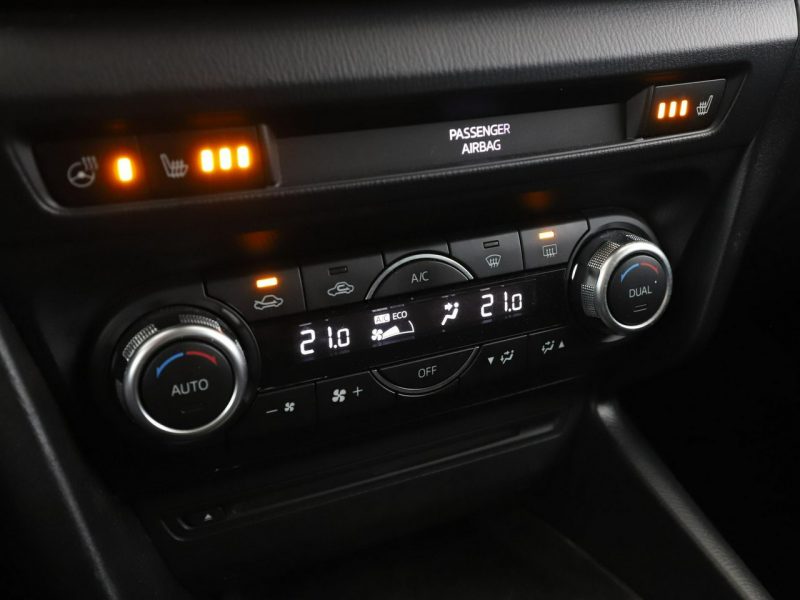 Mazda 3 klima auto tempomat kamera cofania czujniki grzane fotele nav blth III (2013-)