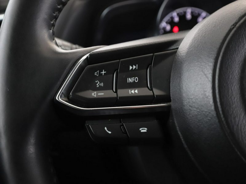 Mazda 3 klima auto tempomat kamera cofania czujniki grzane fotele nav blth III (2013-)