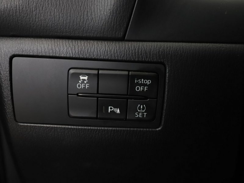 Mazda 3 klima auto tempomat kamera cofania czujniki grzane fotele nav blth III (2013-)
