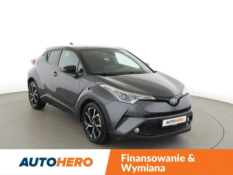 Toyota C-HR niski przebieg navi grzane fotele ACC Bluetooth