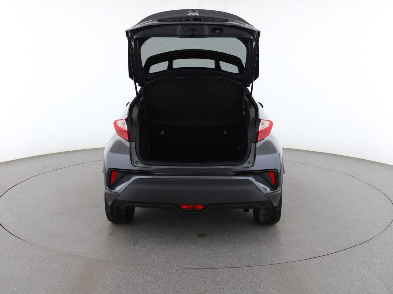 Toyota C-HR niski przebieg navi grzane fotele ACC Bluetooth