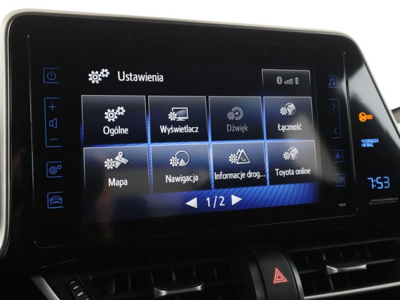 Toyota C-HR niski przebieg navi grzane fotele ACC Bluetooth