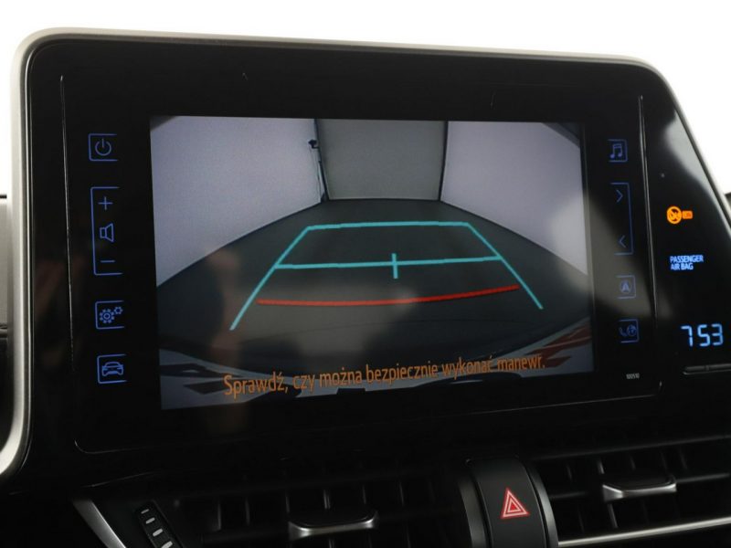 Toyota C-HR niski przebieg navi grzane fotele ACC Bluetooth