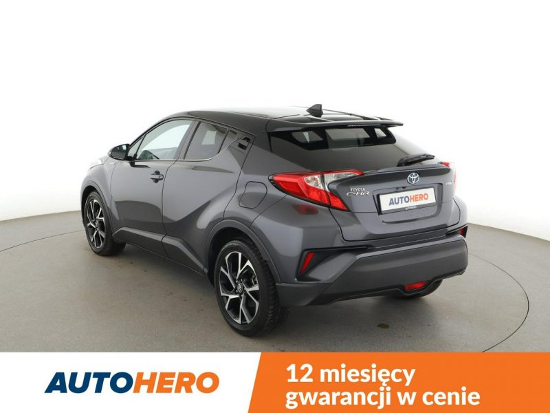 Toyota C-HR niski przebieg navi grzane fotele ACC Bluetooth