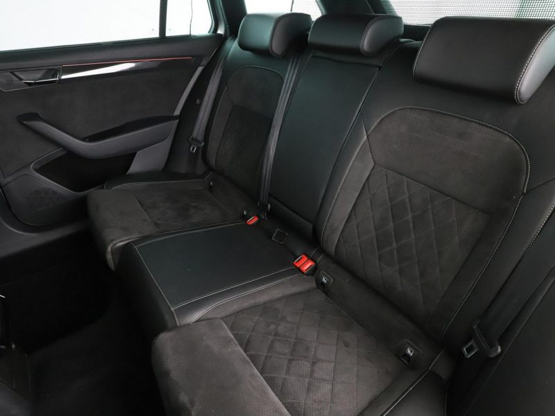 Škoda Superb automat 4x4 acantara bi-xenon PDC ACC grzane fotele navi bluetooth III (2015-2023)