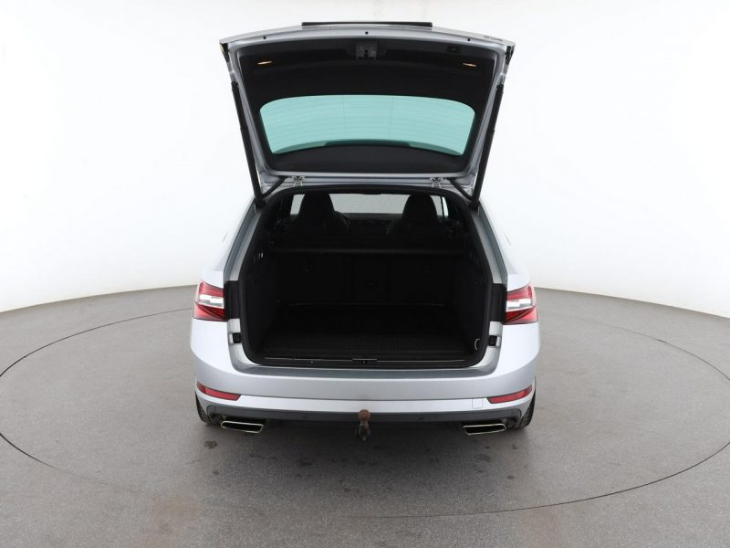 Škoda Superb automat 4x4 acantara bi-xenon PDC ACC grzane fotele navi bluetooth III (2015-2023)