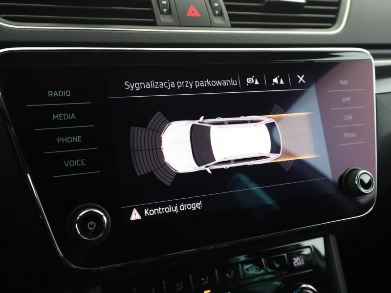 Škoda Superb automat 4x4 acantara bi-xenon PDC ACC grzane fotele navi bluetooth III (2015-2023)