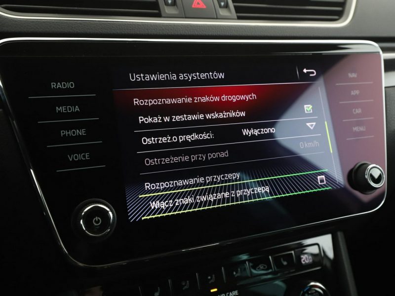 Škoda Superb automat 4x4 acantara bi-xenon PDC ACC grzane fotele navi bluetooth III (2015-2023)
