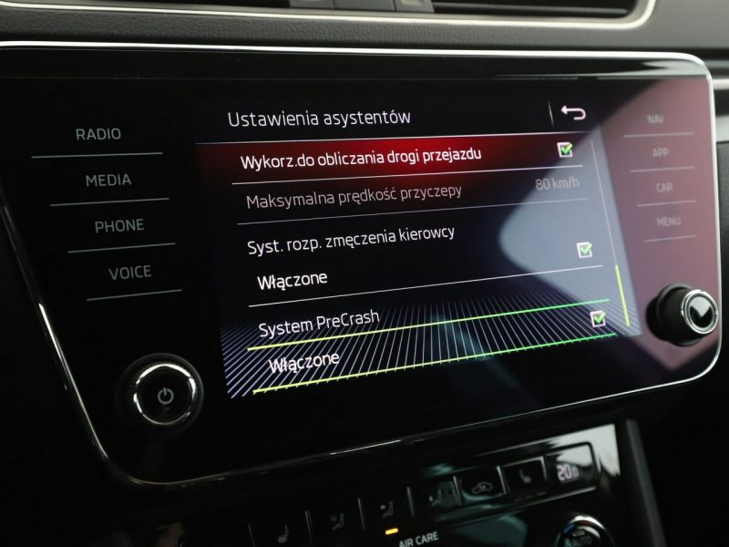 Škoda Superb automat 4x4 acantara bi-xenon PDC ACC grzane fotele navi bluetooth III (2015-2023)