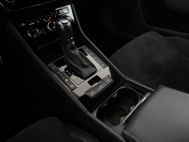 Škoda Superb automat 4x4 acantara bi-xenon PDC ACC grzane fotele navi bluetooth III (2015-2023)