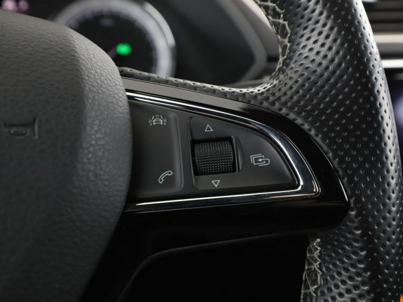 Škoda Superb automat 4x4 acantara bi-xenon PDC ACC grzane fotele navi bluetooth III (2015-2023)