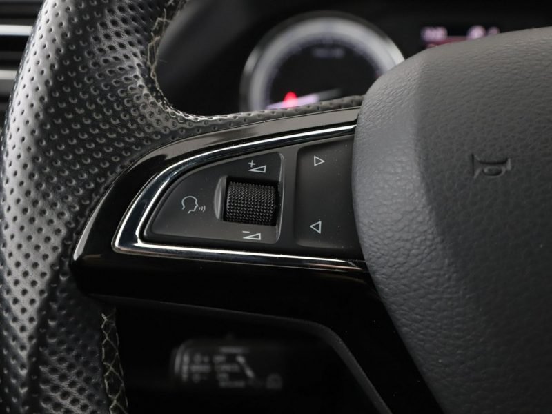 Škoda Superb automat 4x4 acantara bi-xenon PDC ACC grzane fotele navi bluetooth III (2015-2023)