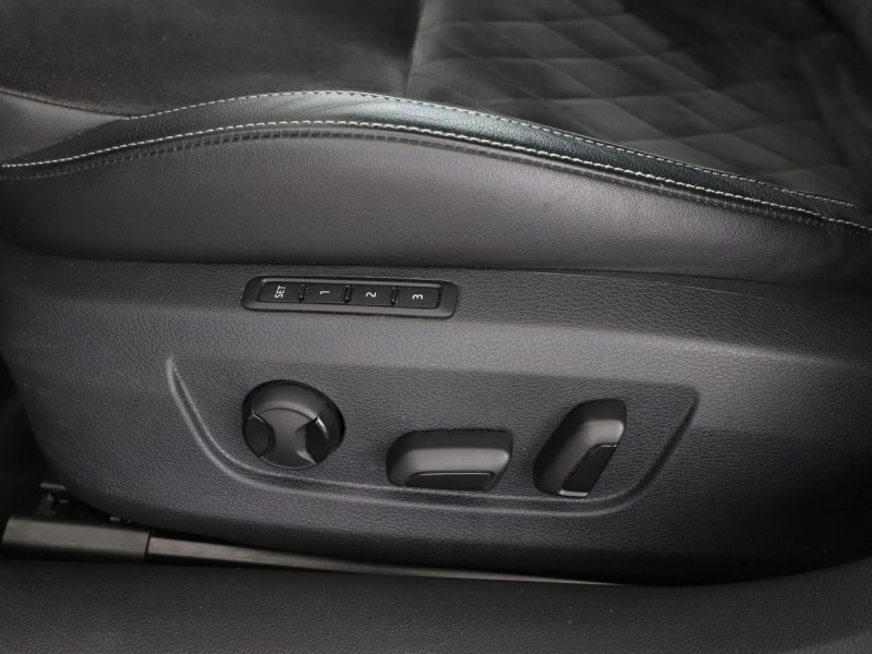 Škoda Superb automat 4x4 acantara bi-xenon PDC ACC grzane fotele navi bluetooth III (2015-2023)