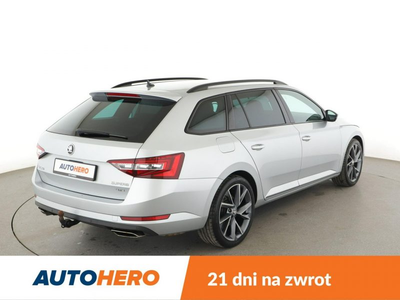 Škoda Superb automat 4x4 acantara bi-xenon PDC ACC grzane fotele navi bluetooth III (2015-2023)