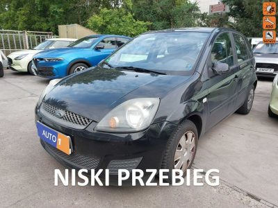 Ford Fiesta 5 drzwi, klimatyzacja działa, znikomy przebieg, opony wielosezonowe Mk6 (2002-2008)
