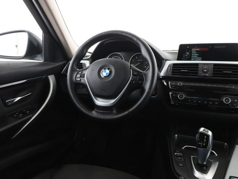 BMW 325 Sport Line automat 224KM navi grzane fotele PDC półskóra tempomat LED F30 (2012-)
