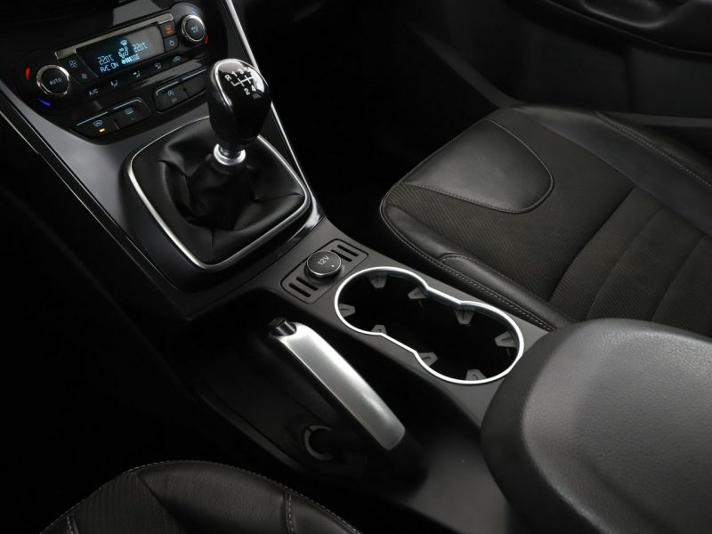 Ford Kuga klima auto półskóra czujniki parkowania hak II (2012-)