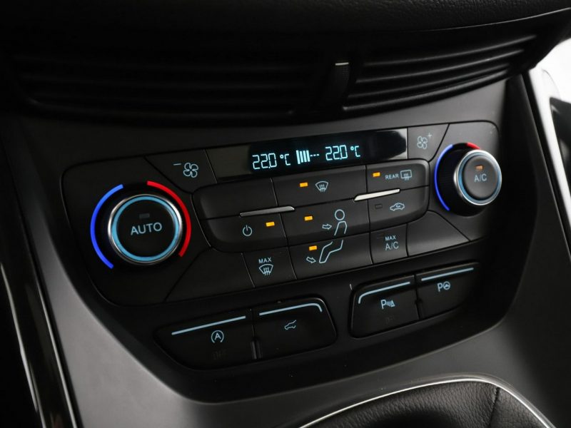 Ford Kuga 2.0TDCi ST-Line Klimatronik Panorama Tempomat ElKlapa ParkAssit Kamera II (2012-)