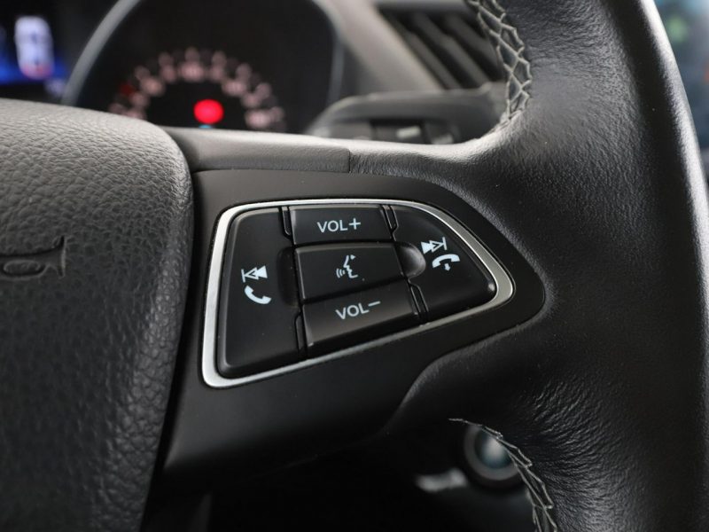 Ford Kuga 2.0TDCi ST-Line Klimatronik Panorama Tempomat ElKlapa ParkAssit Kamera II (2012-)