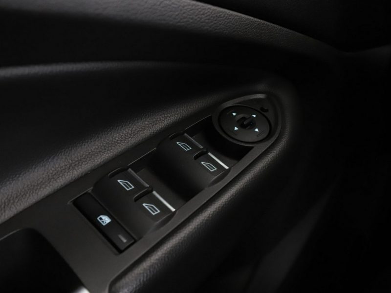 Ford Kuga 2.0TDCi ST-Line Klimatronik Panorama Tempomat ElKlapa ParkAssit Kamera II (2012-)