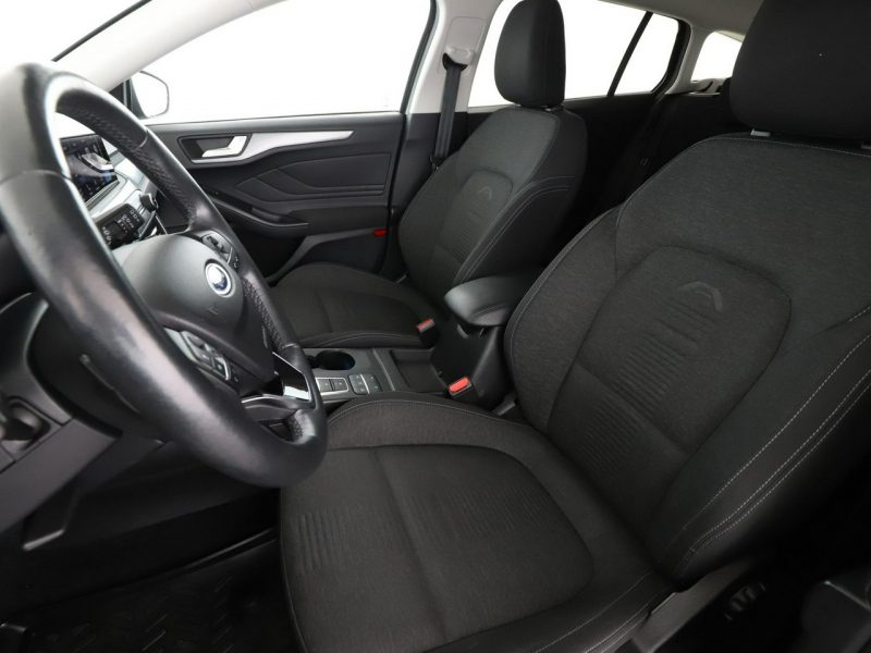 Ford Focus 2.0d Automat Active Klimatronik Tempomat Navi Grzane Fotele Kamera LED Mk4 (2018-)