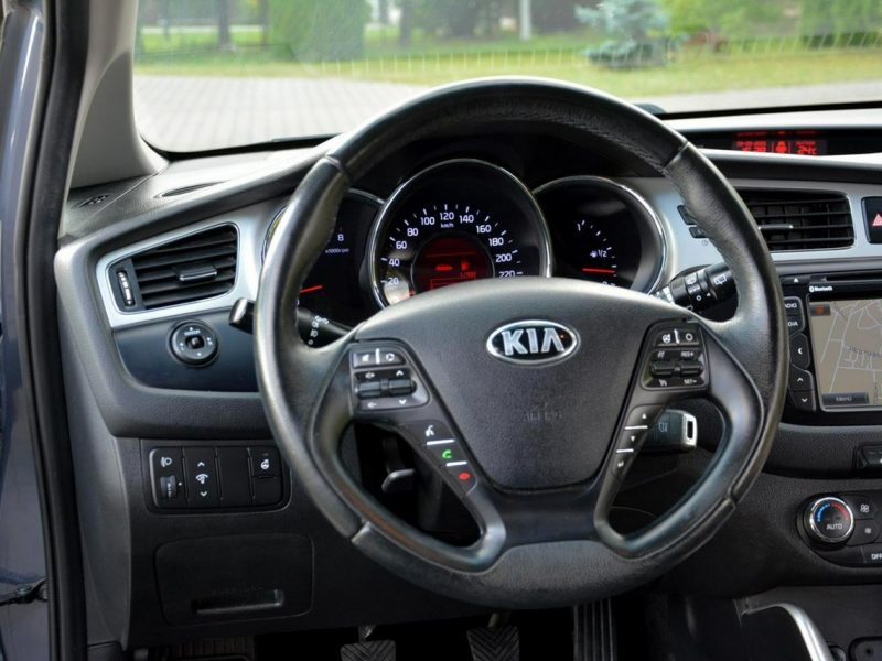 Kia Cee'd Lift Duża Navi Kamera Ledy Klimatronic Grzana kierownica Parktronic II (2012-)