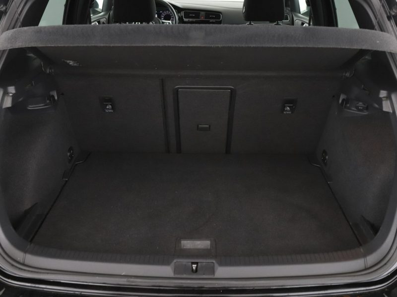 Volkswagen Golf virtual cocpit full LED navi klima auto kamera i czujniki parkowania g VII (2012-)