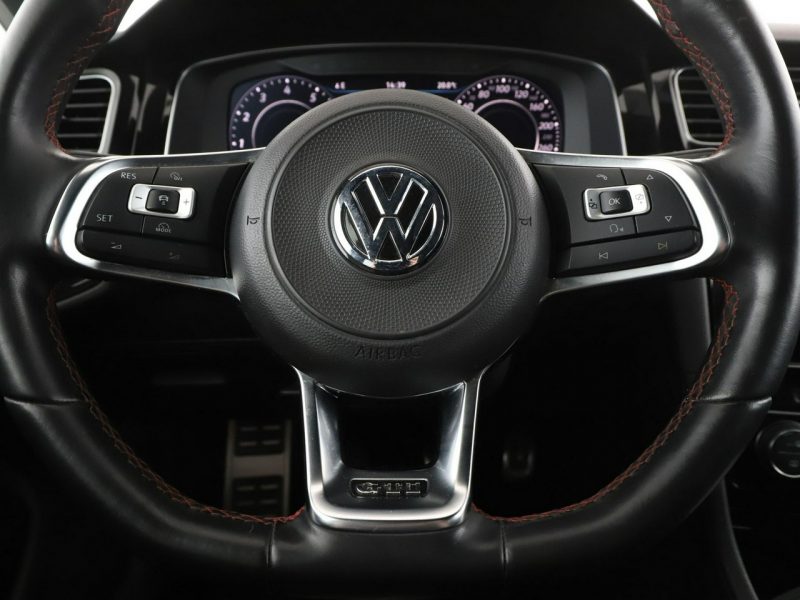 Volkswagen Golf virtual cocpit full LED navi klima auto kamera i czujniki parkowania g VII (2012-)