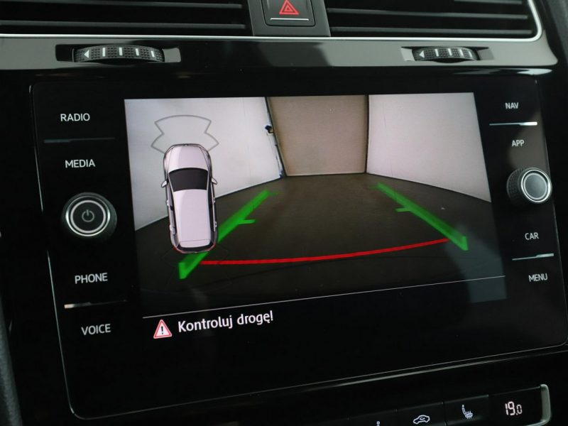 Volkswagen Golf virtual cocpit full LED navi klima auto kamera i czujniki parkowania g VII (2012-)
