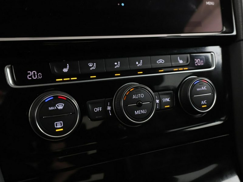 Volkswagen Golf virtual cocpit full LED navi klima auto kamera i czujniki parkowania g VII (2012-)