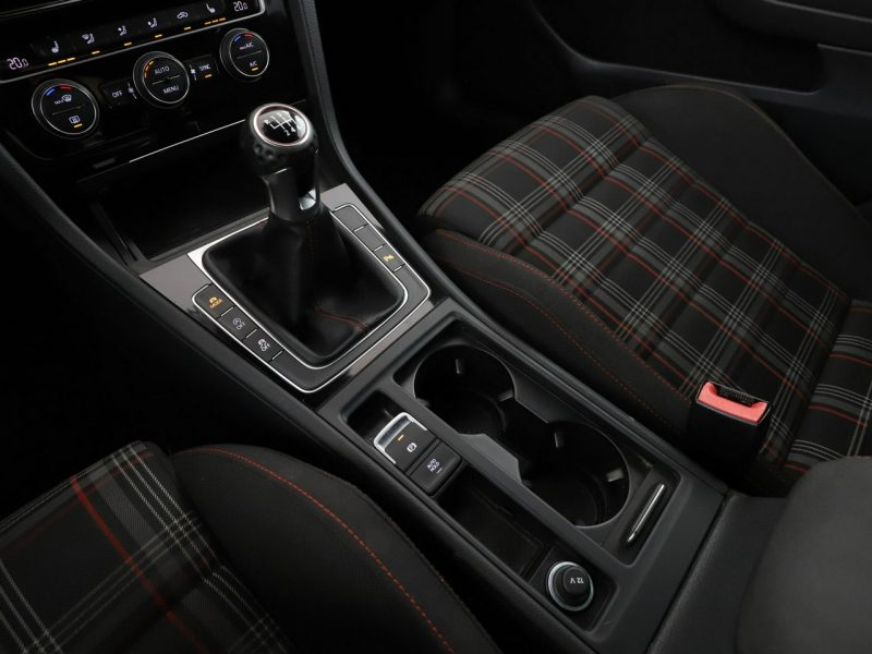 Volkswagen Golf virtual cocpit full LED navi klima auto kamera i czujniki parkowania g VII (2012-)